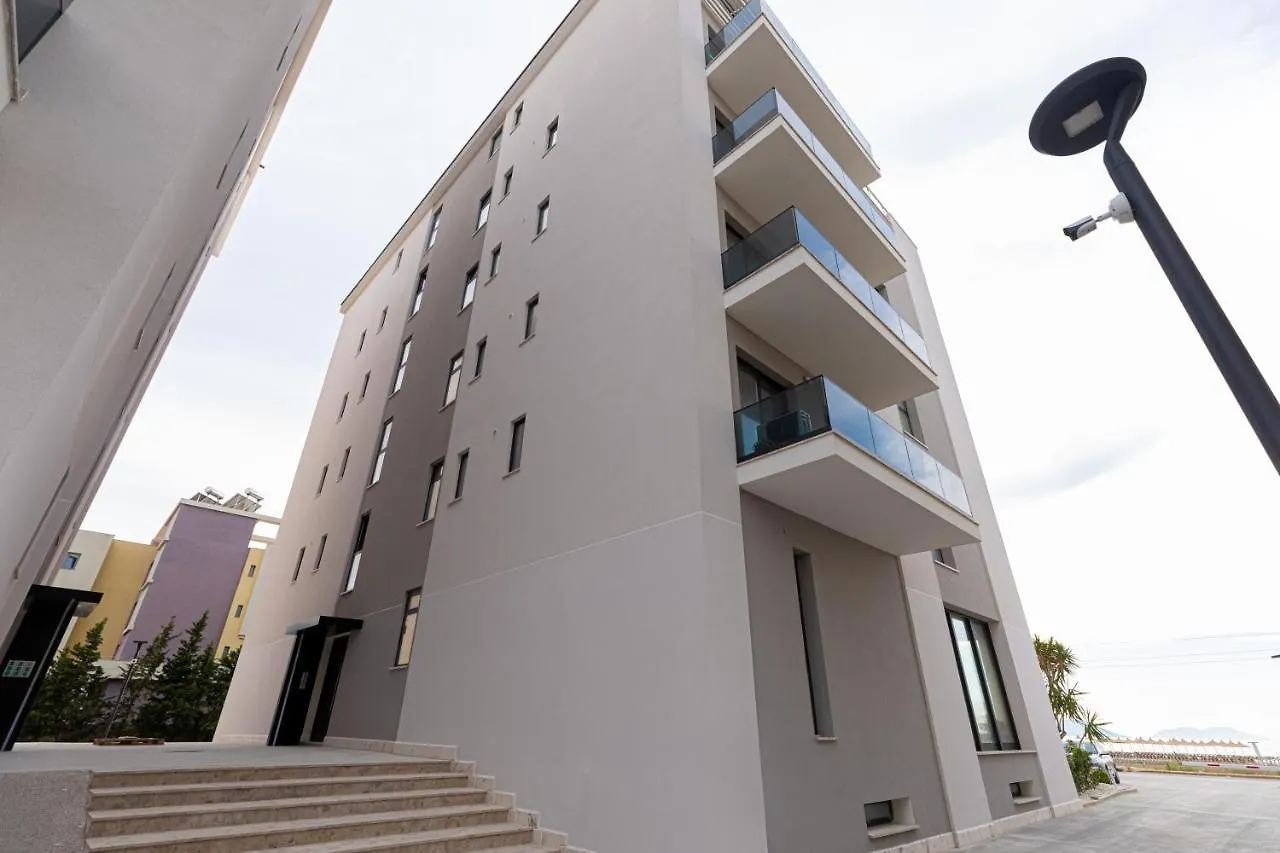 Curoj Luxury Apartments Radhimë