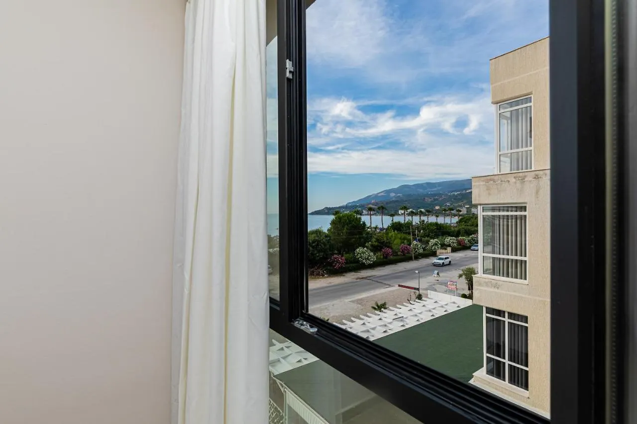 Curoj Luxury Apartments Radhimë